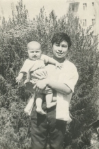 007-1964-With-small-sister
